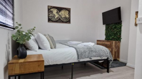 Studio City Getaway Apartment